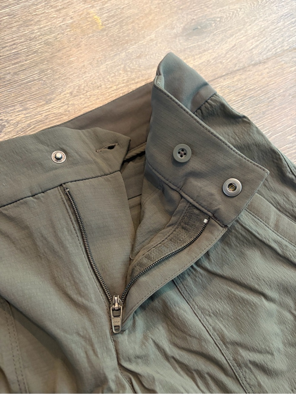 Athleta Olive Green Women's Trekkie Straight Leg Hike Pants - Picture 3 of 5
